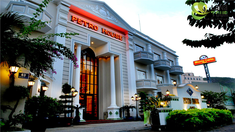 PETRO HOUSE 3*
